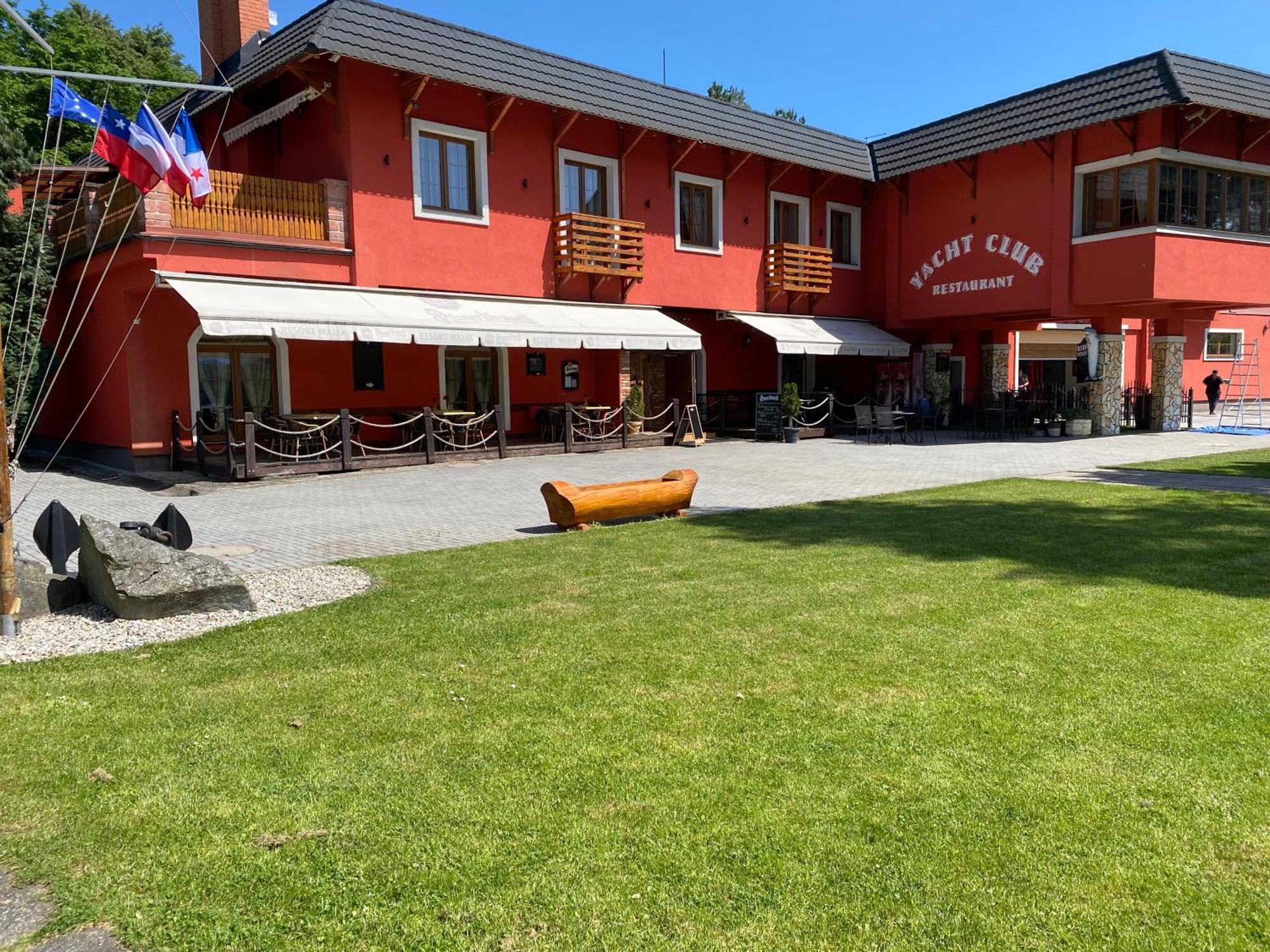 Apartman Majak U Zermanicke Prehrady Pitrov Exterior photo